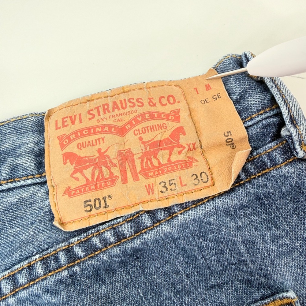 Levi's Men's 501 Original Fit Jeans 35x30 Blue Medium Wash Expanded Back Patch - Picture 4 of 11
